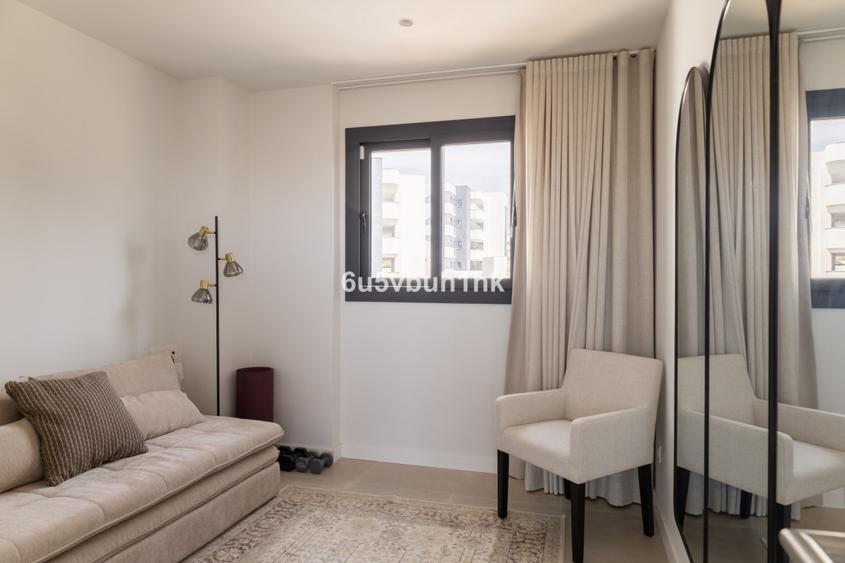 2 Bed Apartment for sale in Fuengirola Costa Del Sol, Málaga, Spain