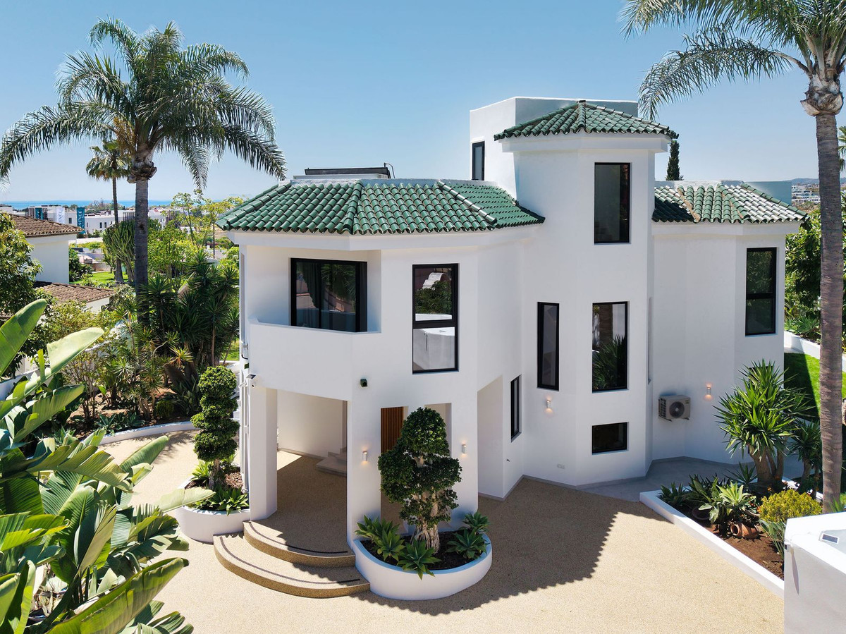 Se vende Villa - Chalet de 6 dormitorios en Costa Del Sol, Málaga, España