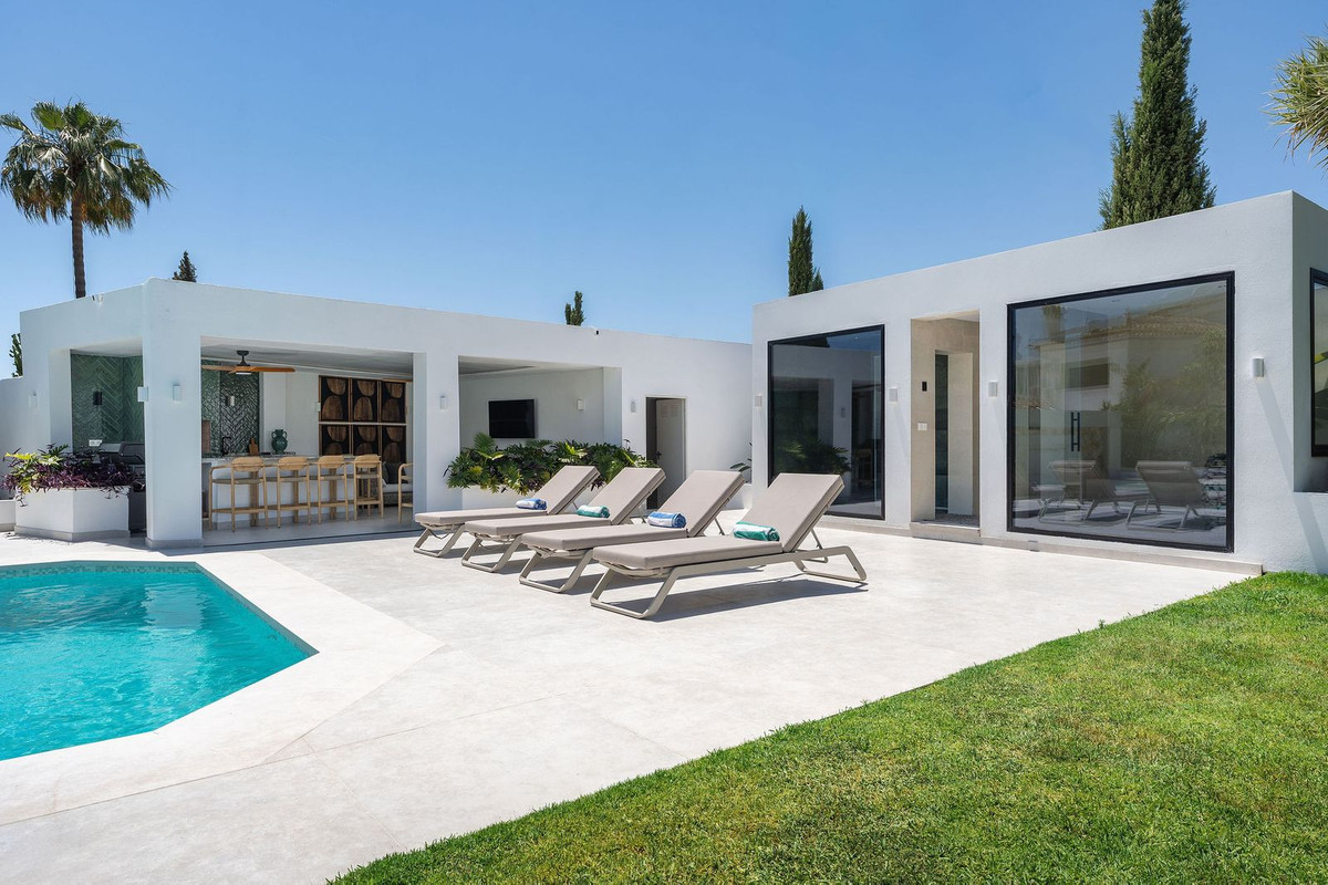 Se vende Villa - Chalet de 6 dormitorios en Costa Del Sol, Málaga, España