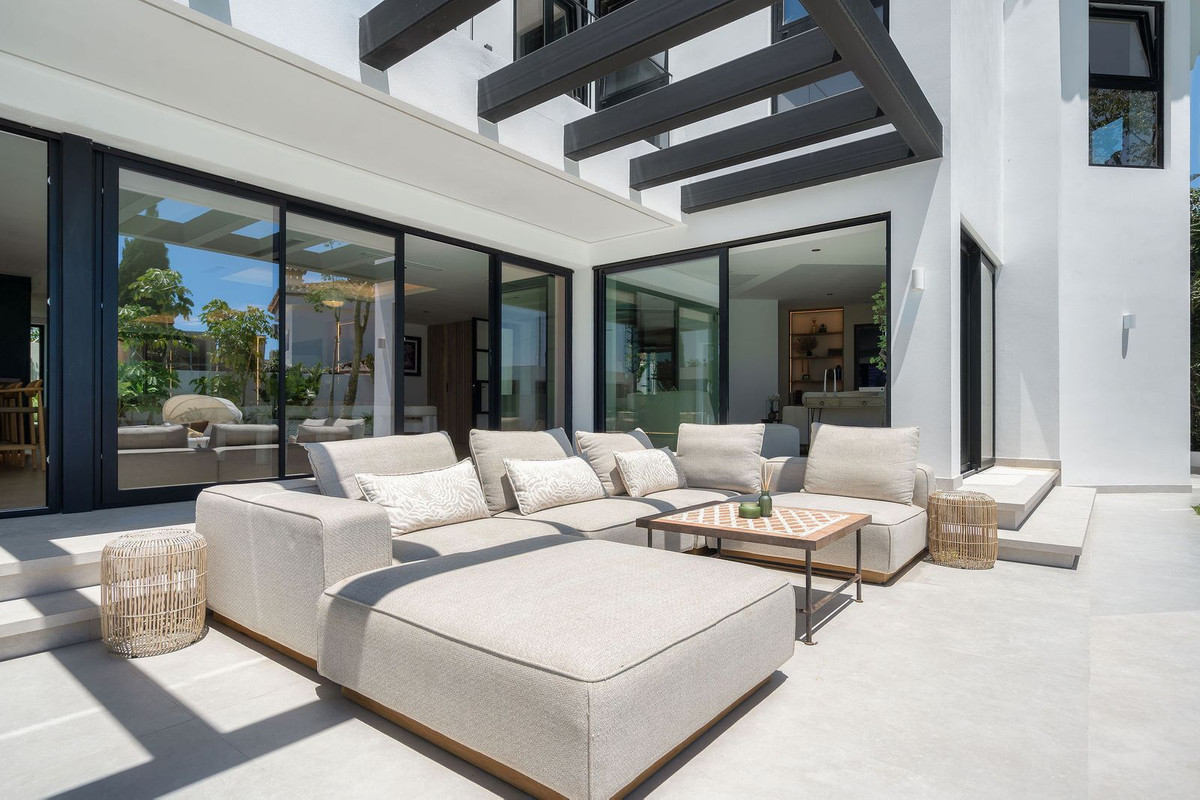 Se vende Villa - Chalet de 6 dormitorios en Costa Del Sol, Málaga, España