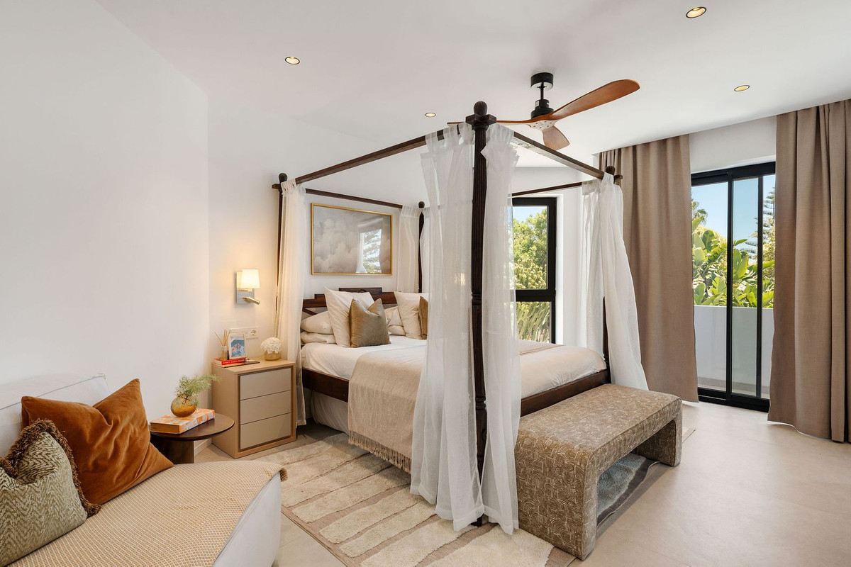 Se vende Villa - Chalet de 6 dormitorios en Costa Del Sol, Málaga, España