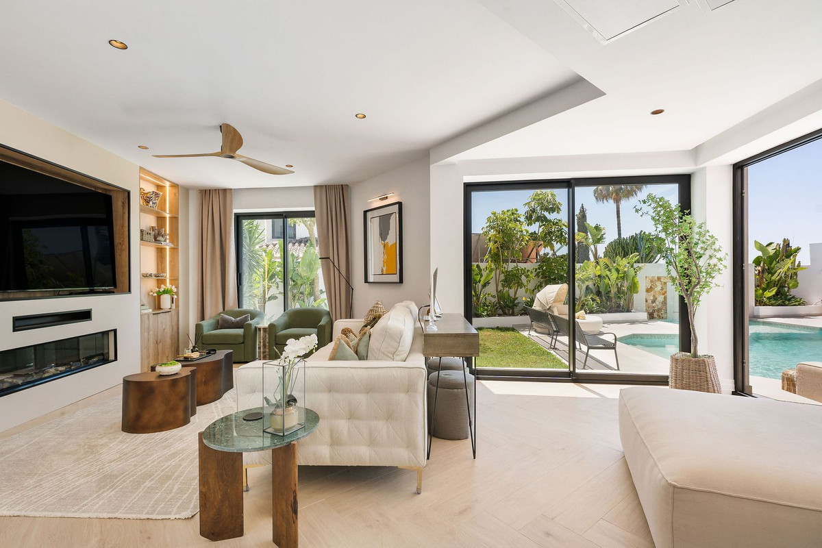 Se vende Villa - Chalet de 6 dormitorios en Costa Del Sol, Málaga, España