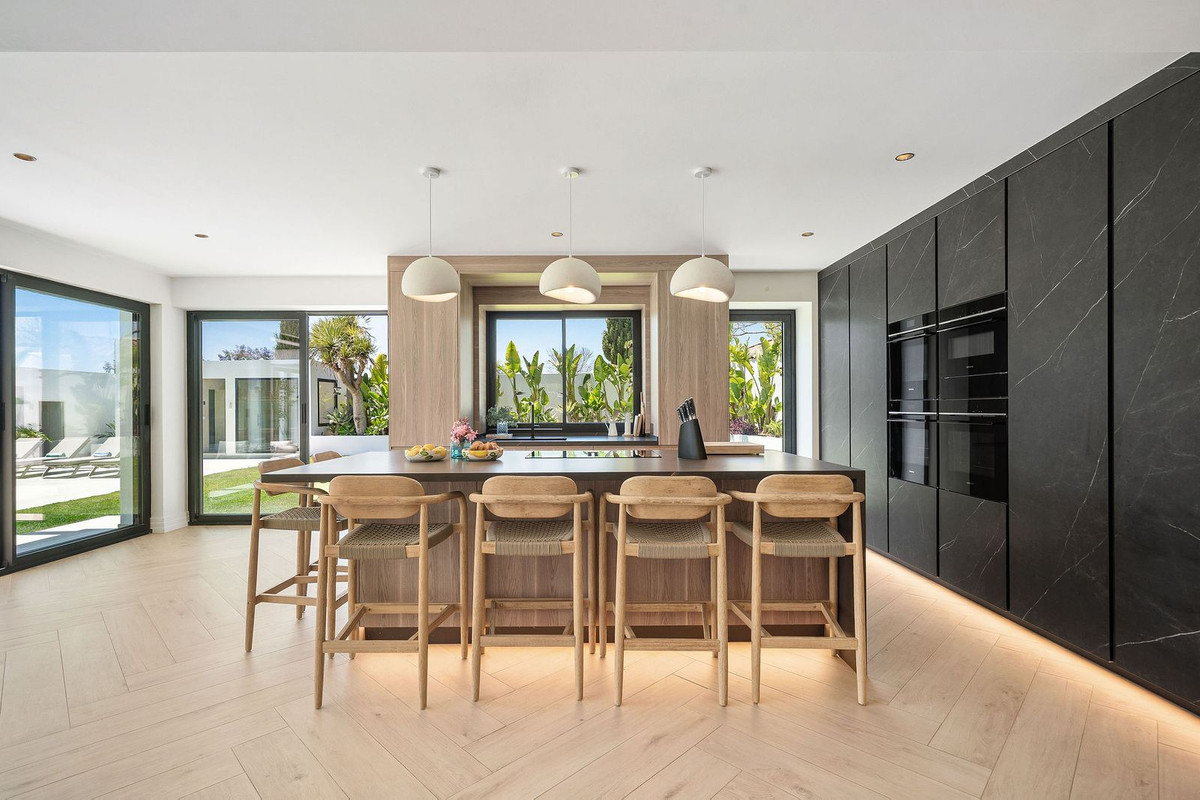 Se vende Villa - Chalet de 6 dormitorios en Costa Del Sol, Málaga, España