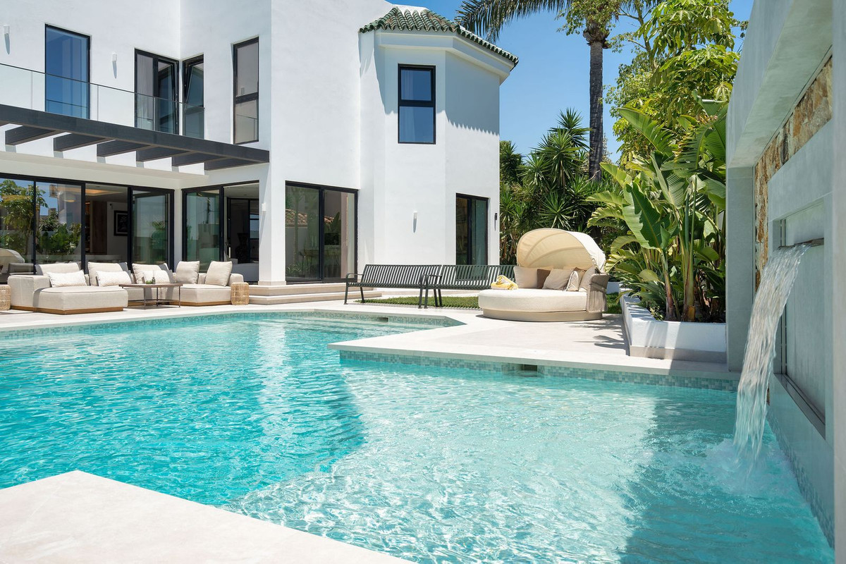 Se vende Villa - Chalet de 6 dormitorios en Costa Del Sol, Málaga, España