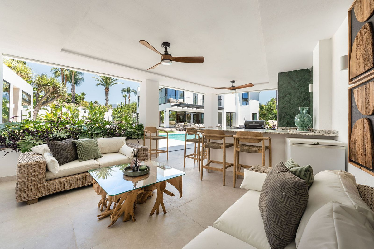 Se vende Villa - Chalet de 6 dormitorios en Costa Del Sol, Málaga, España