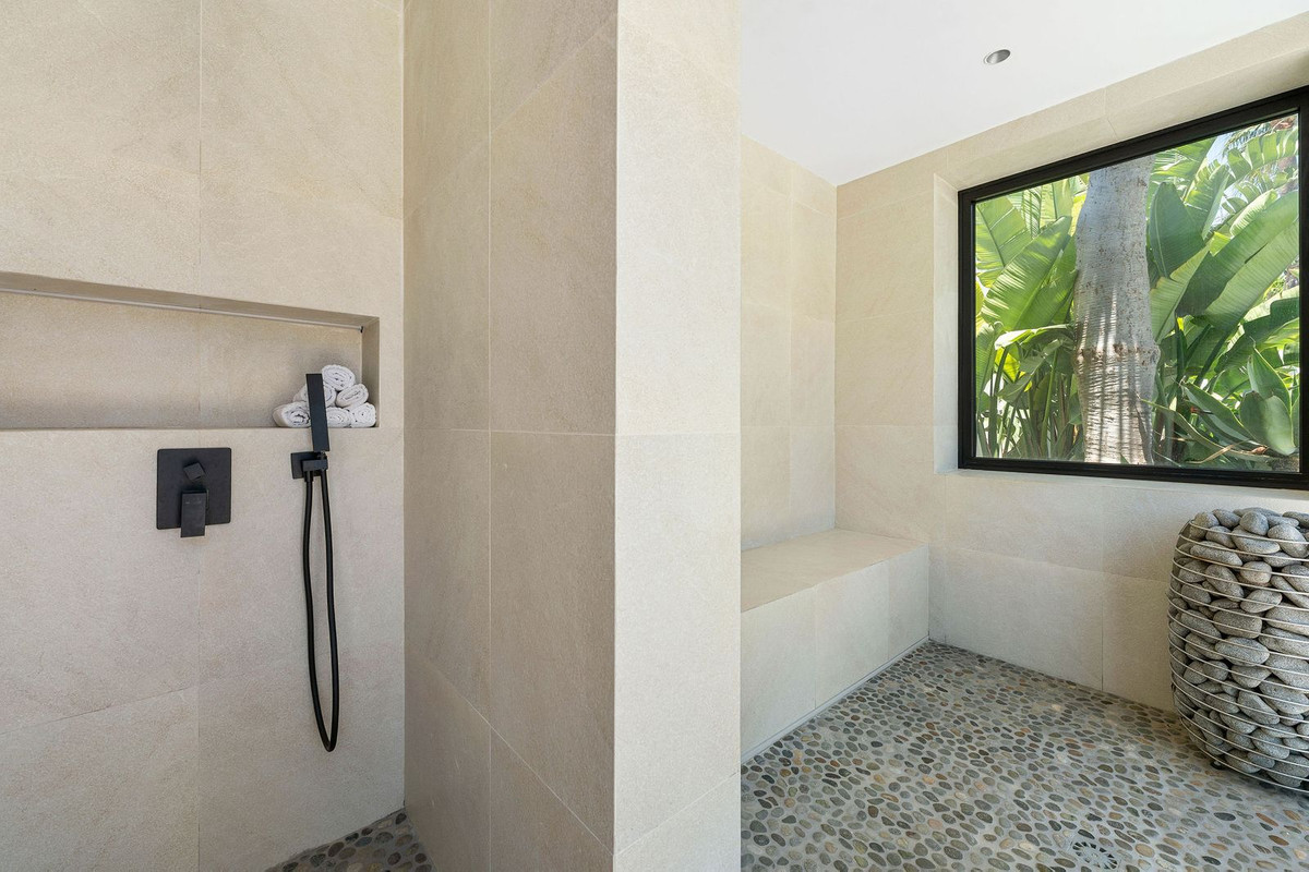 Se vende Villa - Chalet de 6 dormitorios en Costa Del Sol, Málaga, España
