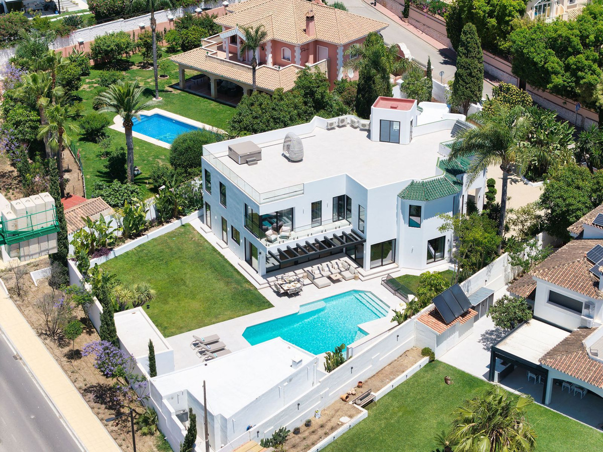 Se vende Villa - Chalet de 6 dormitorios en Costa Del Sol, Málaga, España