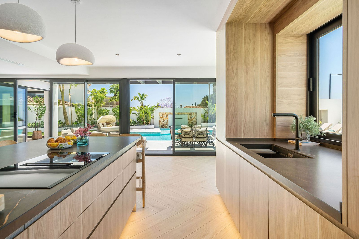 Se vende Villa - Chalet de 6 dormitorios en Costa Del Sol, Málaga, España