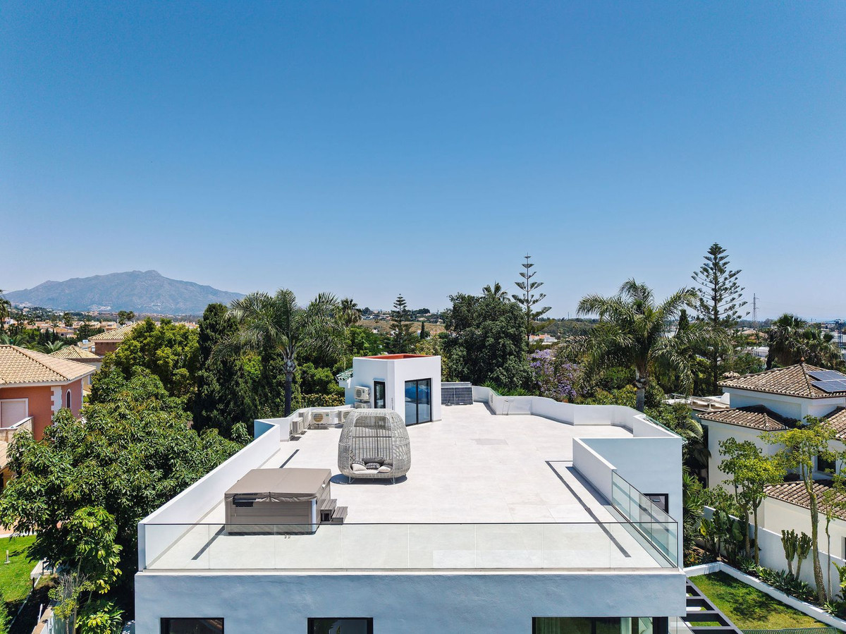 Se vende Villa - Chalet de 6 dormitorios en Costa Del Sol, Málaga, España