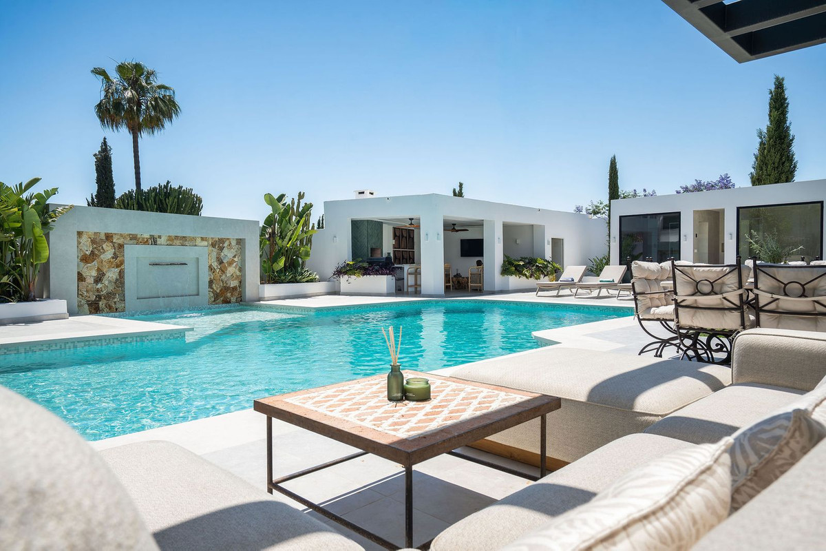 Se vende Villa - Chalet de 6 dormitorios en Costa Del Sol, Málaga, España