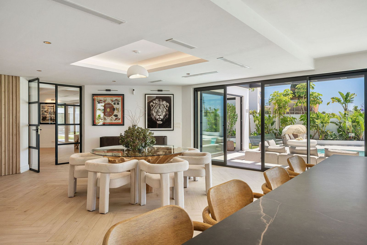 Se vende Villa - Chalet de 6 dormitorios en Costa Del Sol, Málaga, España