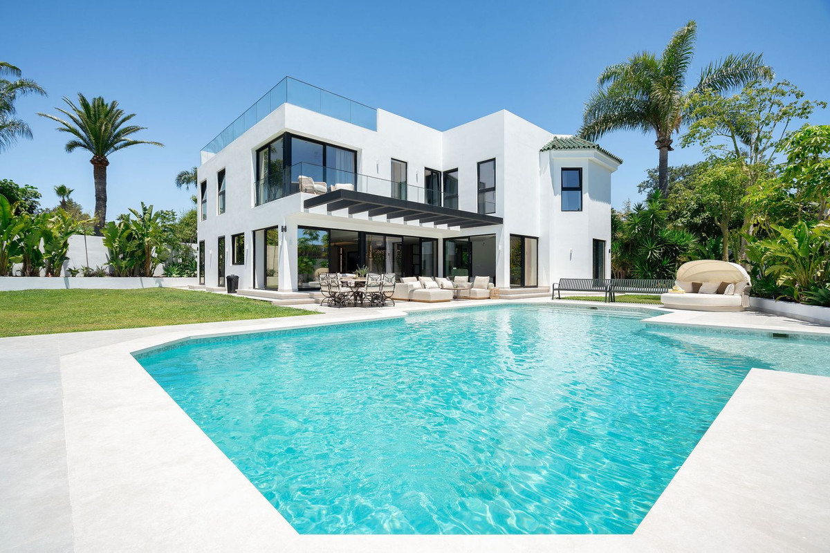 Se vende Villa - Chalet de 6 dormitorios en Costa Del Sol, Málaga, España