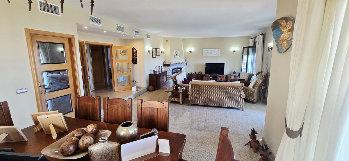 Se vende Villa - Chalet de 4 dormitorios en Costa Del Sol, Málaga, España