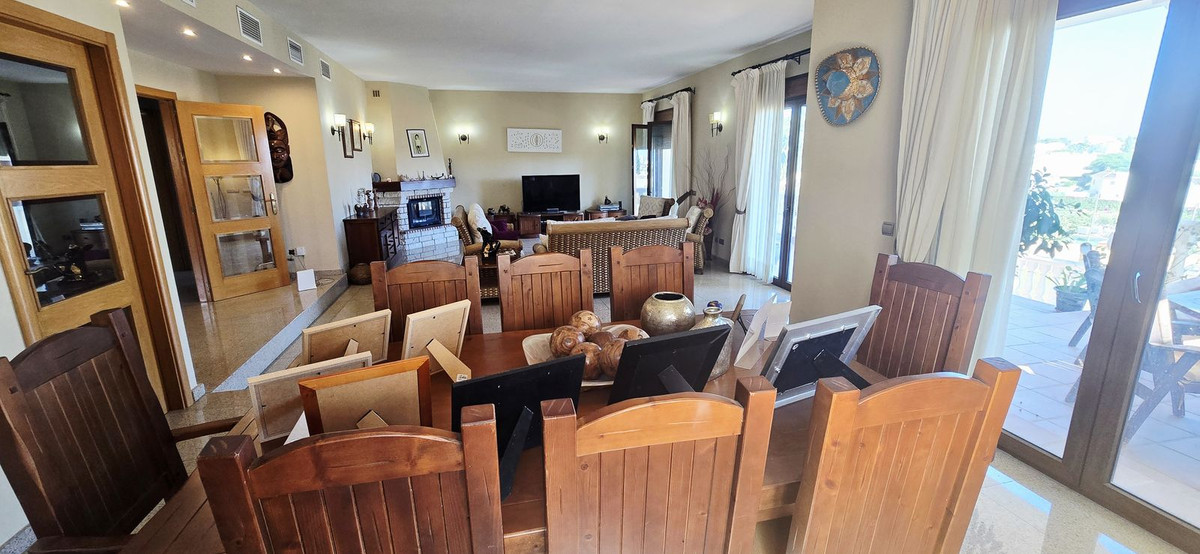Se vende Villa - Chalet de 4 dormitorios en Costa Del Sol, Málaga, España