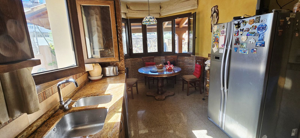 Se vende Villa - Chalet de 4 dormitorios en Costa Del Sol, Málaga, España