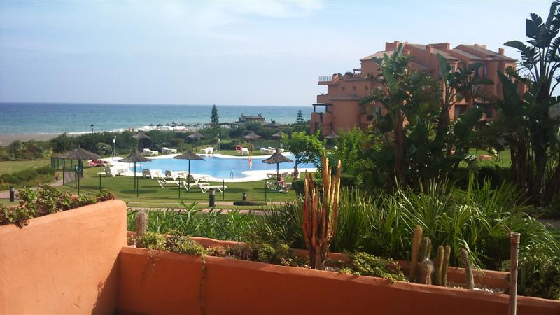 2 Bed Apartment for sale in La Duquesa Costa Del Sol, Málaga, Spain
