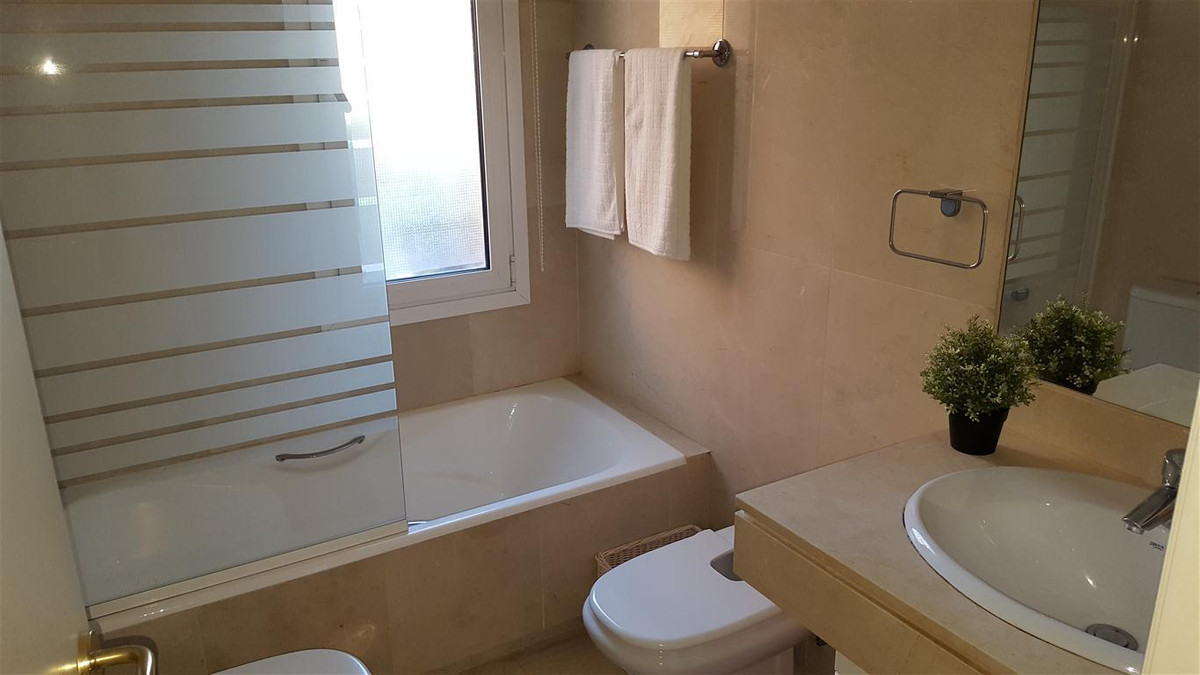 2 Bed Apartment for sale in La Duquesa Costa Del Sol, Málaga, Spain