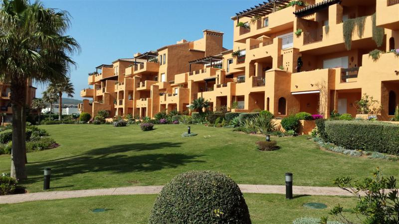 2 Bed Apartment for sale in La Duquesa Costa Del Sol, Málaga, Spain