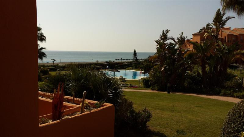 2 Bed Apartment for sale in La Duquesa Costa Del Sol, Málaga, Spain