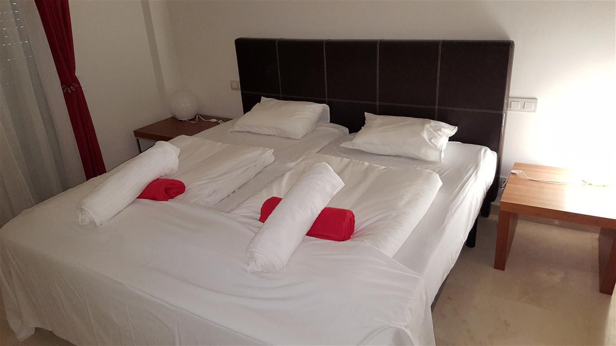 2 Bed Apartment for sale in La Duquesa Costa Del Sol, Málaga, Spain