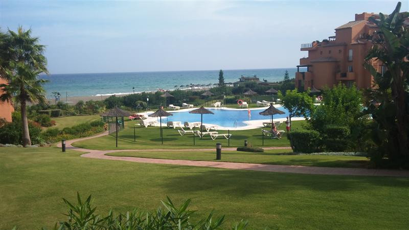 2 Bed Apartment for sale in La Duquesa Costa Del Sol, Málaga, Spain
