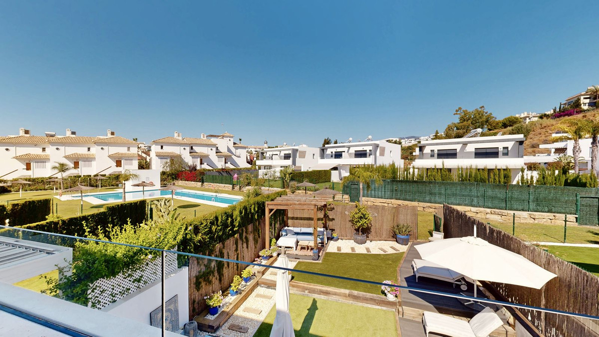 4 Bed Townhouse for sale in New Golden Mile Costa Del Sol, Málaga, Spain
