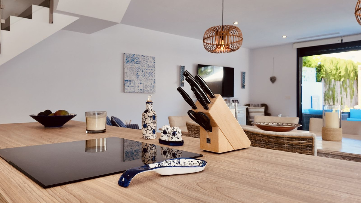 4 Bed Townhouse for sale in New Golden Mile Costa Del Sol, Málaga, Spain