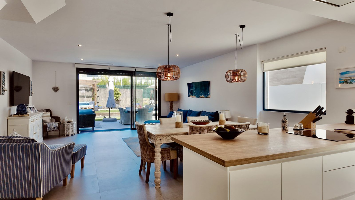 4 Bed Townhouse for sale in New Golden Mile Costa Del Sol, Málaga, Spain