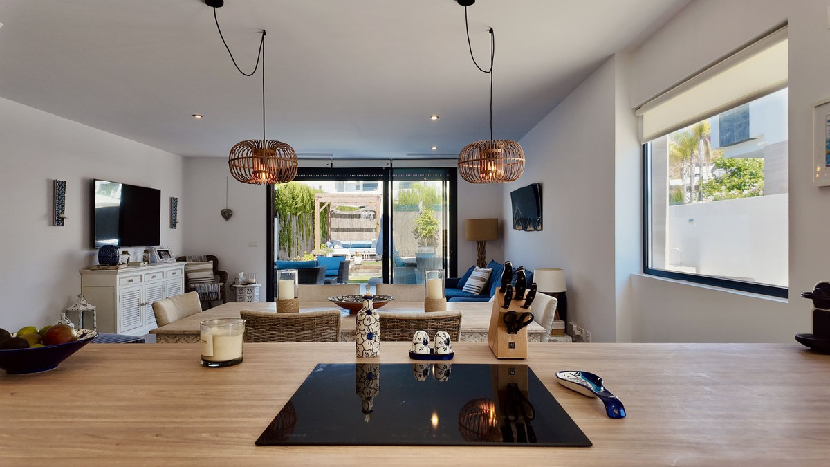 4 Bed Townhouse for sale in New Golden Mile Costa Del Sol, Málaga, Spain
