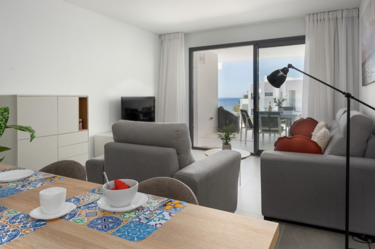 Se vende Apartamento Planta Media de 2 dormitorios en Costa Del Sol, Málaga, España
