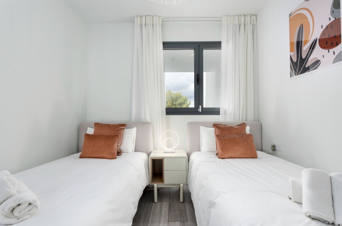 Se vende Apartamento Planta Media de 2 dormitorios en Costa Del Sol, Málaga, España