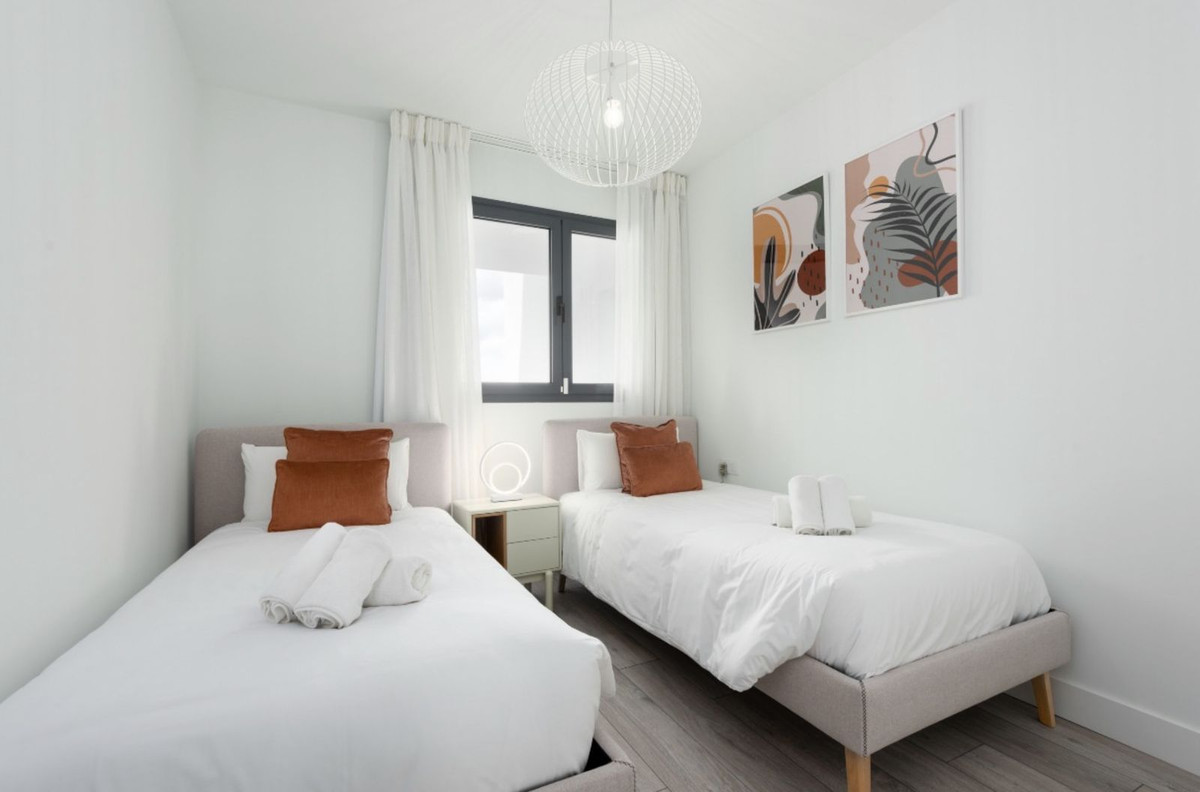 Se vende Apartamento Planta Media de 2 dormitorios en Costa Del Sol, Málaga, España