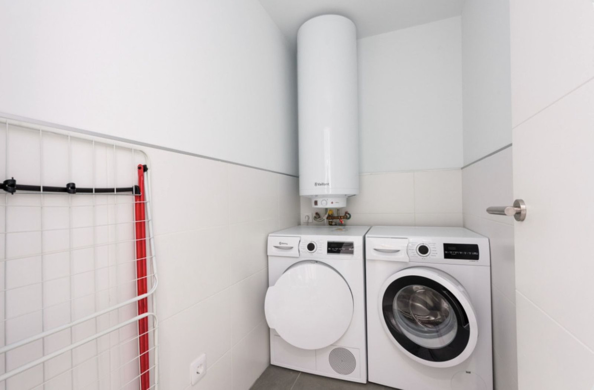 Se vende Apartamento Planta Media de 2 dormitorios en Costa Del Sol, Málaga, España