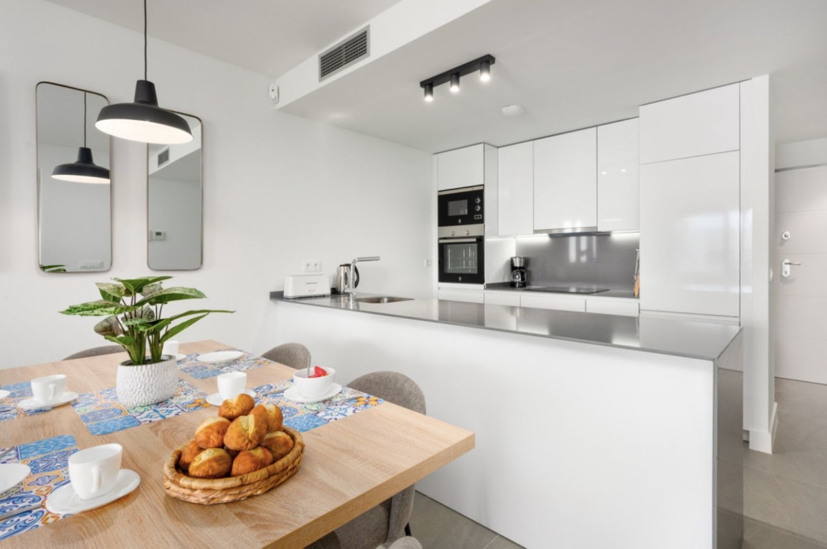 Se vende Apartamento Planta Media de 2 dormitorios en Costa Del Sol, Málaga, España