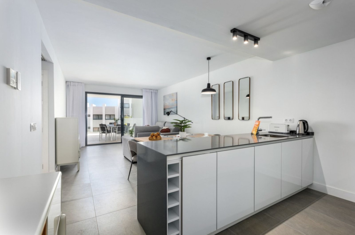 Se vende Apartamento Planta Media de 2 dormitorios en Costa Del Sol, Málaga, España