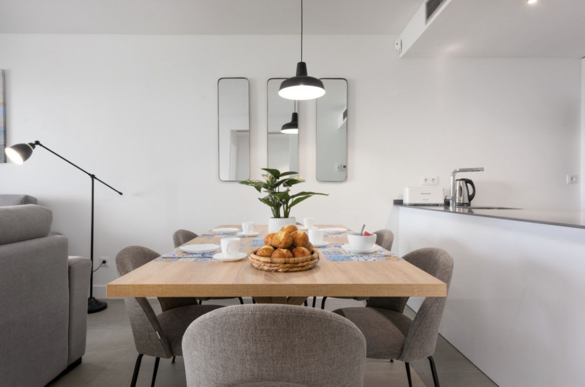 Se vende Apartamento Planta Media de 2 dormitorios en Costa Del Sol, Málaga, España