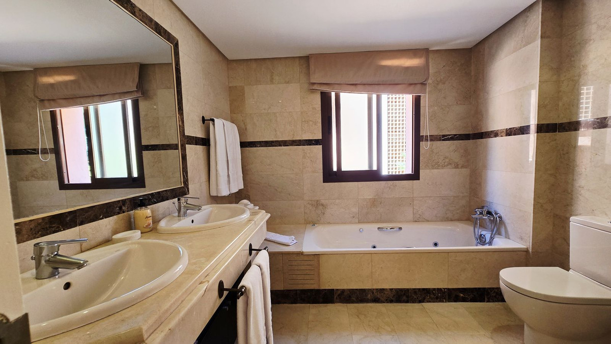 Se vende Apartamento Planta Baja de 2 dormitorios en Costa Del Sol, Málaga, España