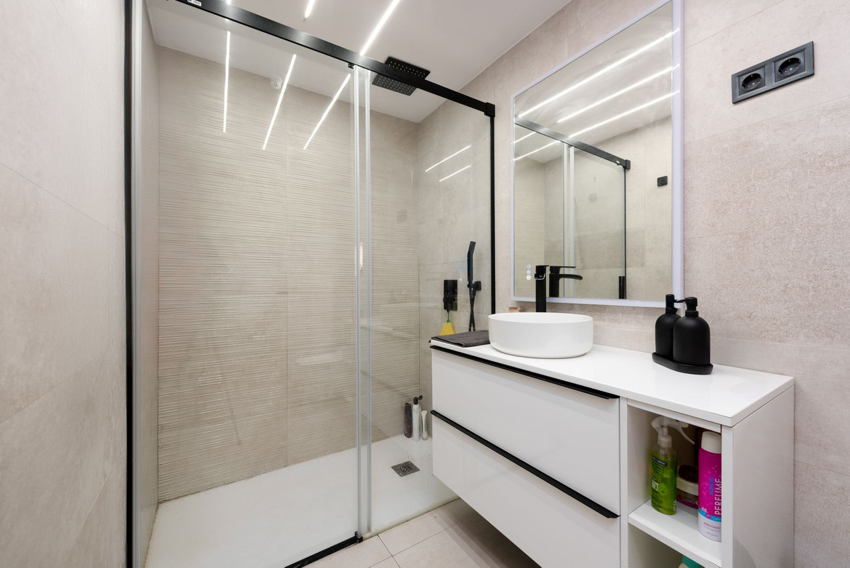 Se vende Apartamento Planta Baja de 4 dormitorios en Costa Del Sol, Málaga, España