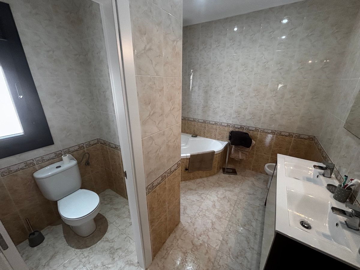 Se vende Villa - Chalet de 4 dormitorios en Costa Blanca, Alicante, España