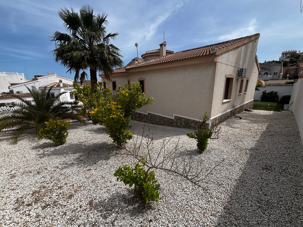 Se vende Villa - Chalet de 4 dormitorios en Costa Blanca, Alicante, España