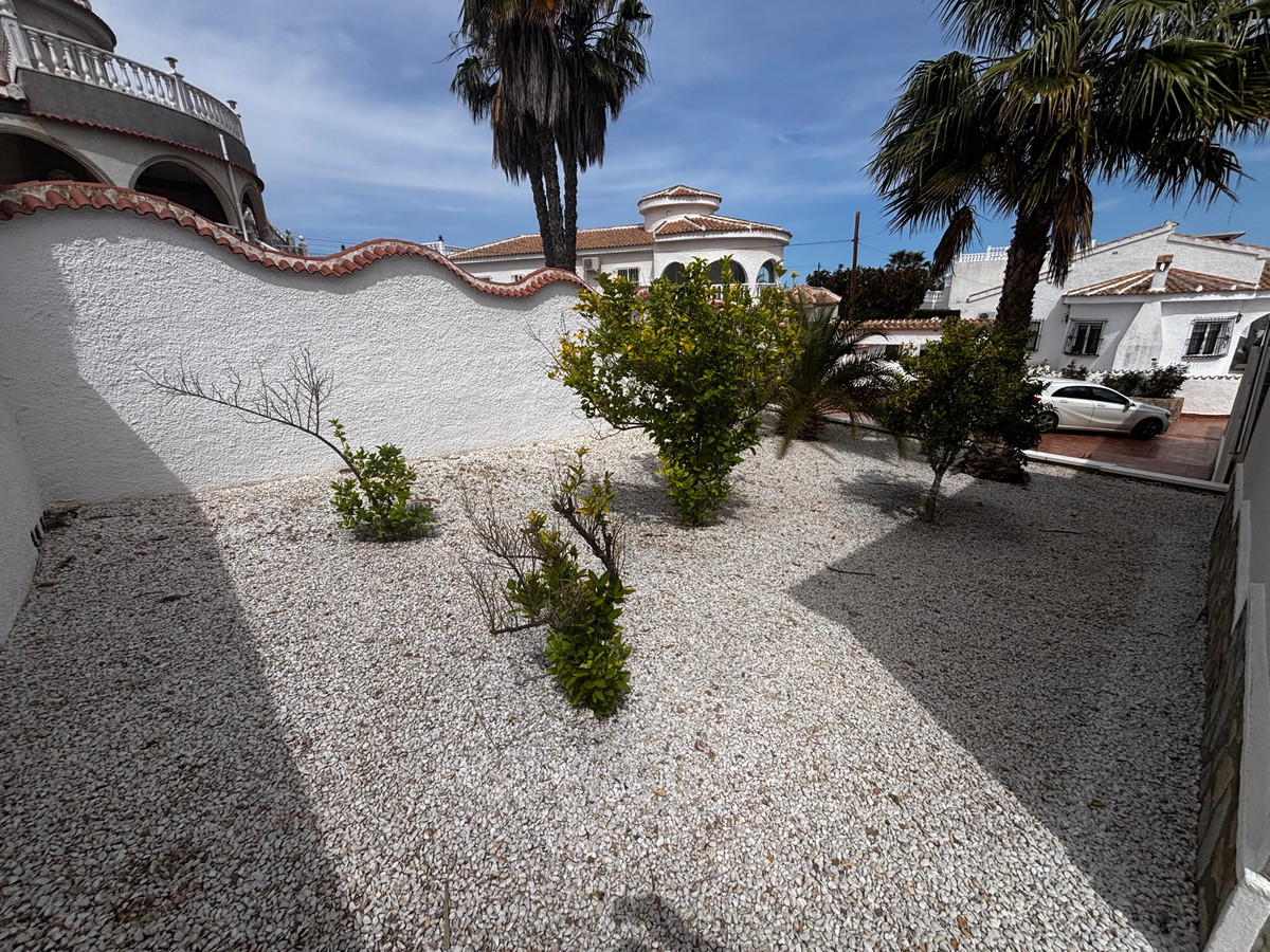 Se vende Villa - Chalet de 4 dormitorios en Costa Blanca, Alicante, España