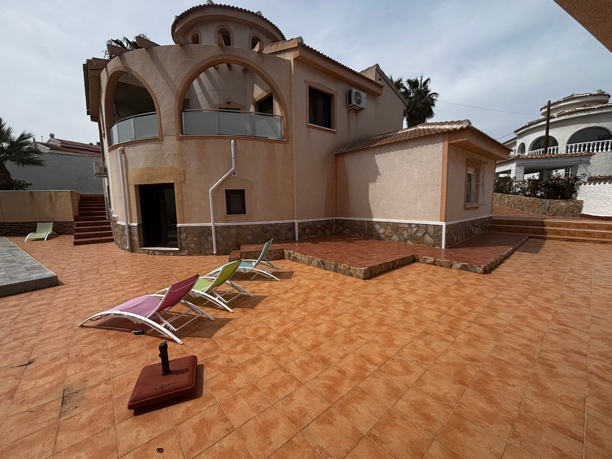 Se vende Villa - Chalet de 4 dormitorios en Costa Blanca, Alicante, España