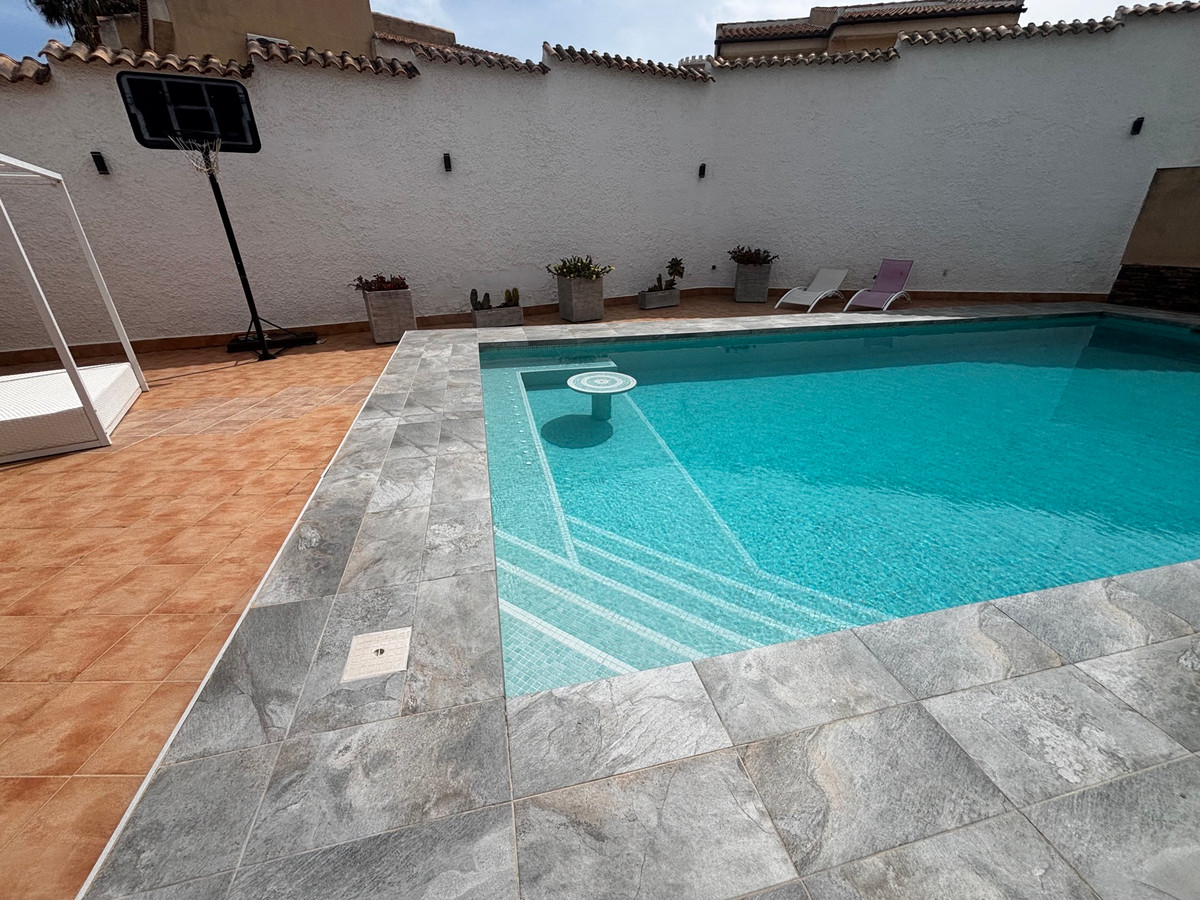 Se vende Villa - Chalet de 4 dormitorios en Costa Blanca, Alicante, España