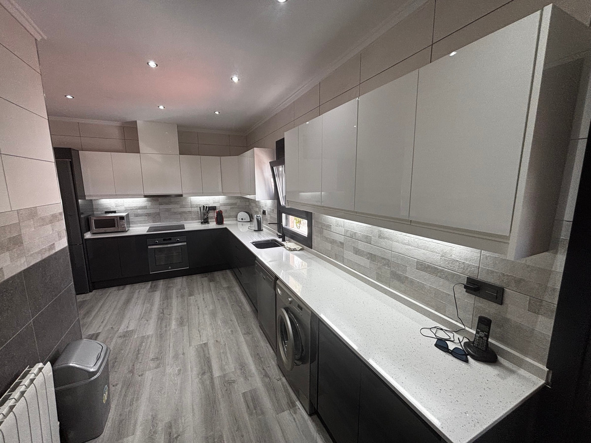 Se vende Villa - Chalet de 4 dormitorios en Costa Blanca, Alicante, España
