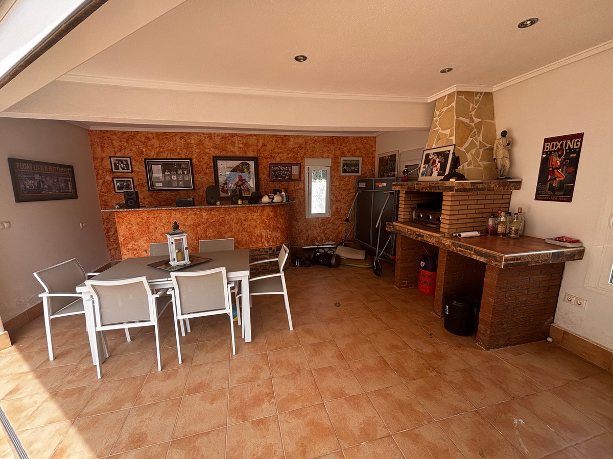 Se vende Villa - Chalet de 4 dormitorios en Costa Blanca, Alicante, España