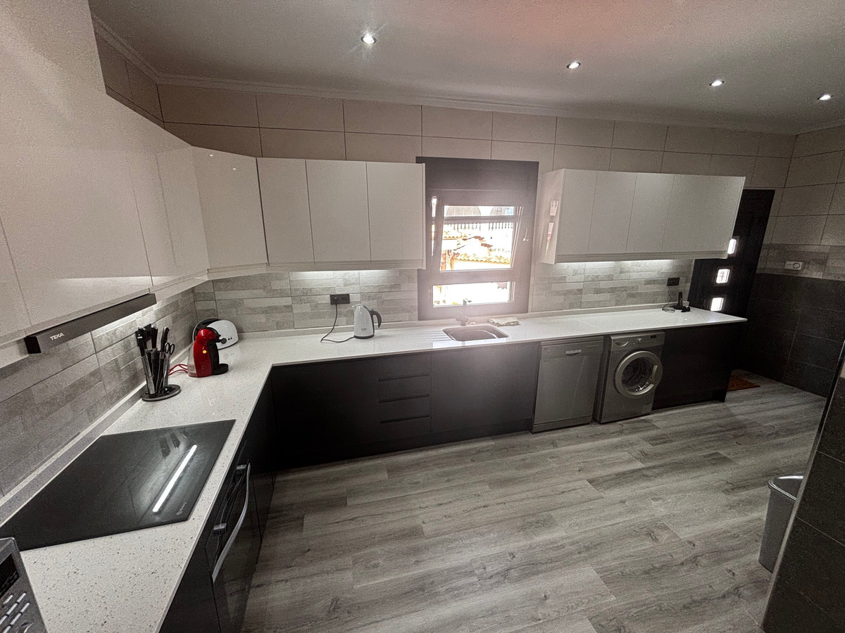Se vende Villa - Chalet de 4 dormitorios en Costa Blanca, Alicante, España