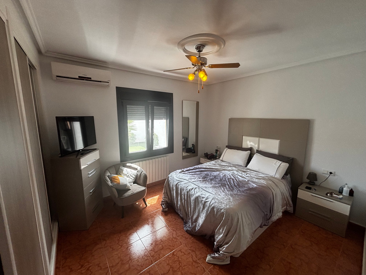 Se vende Villa - Chalet de 4 dormitorios en Costa Blanca, Alicante, España