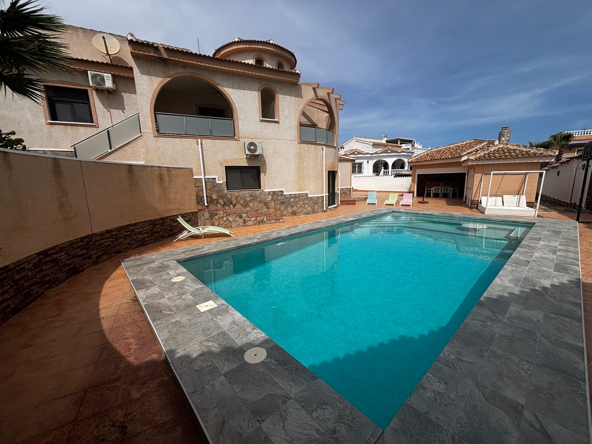Se vende Villa - Chalet de 4 dormitorios en Costa Blanca, Alicante, España