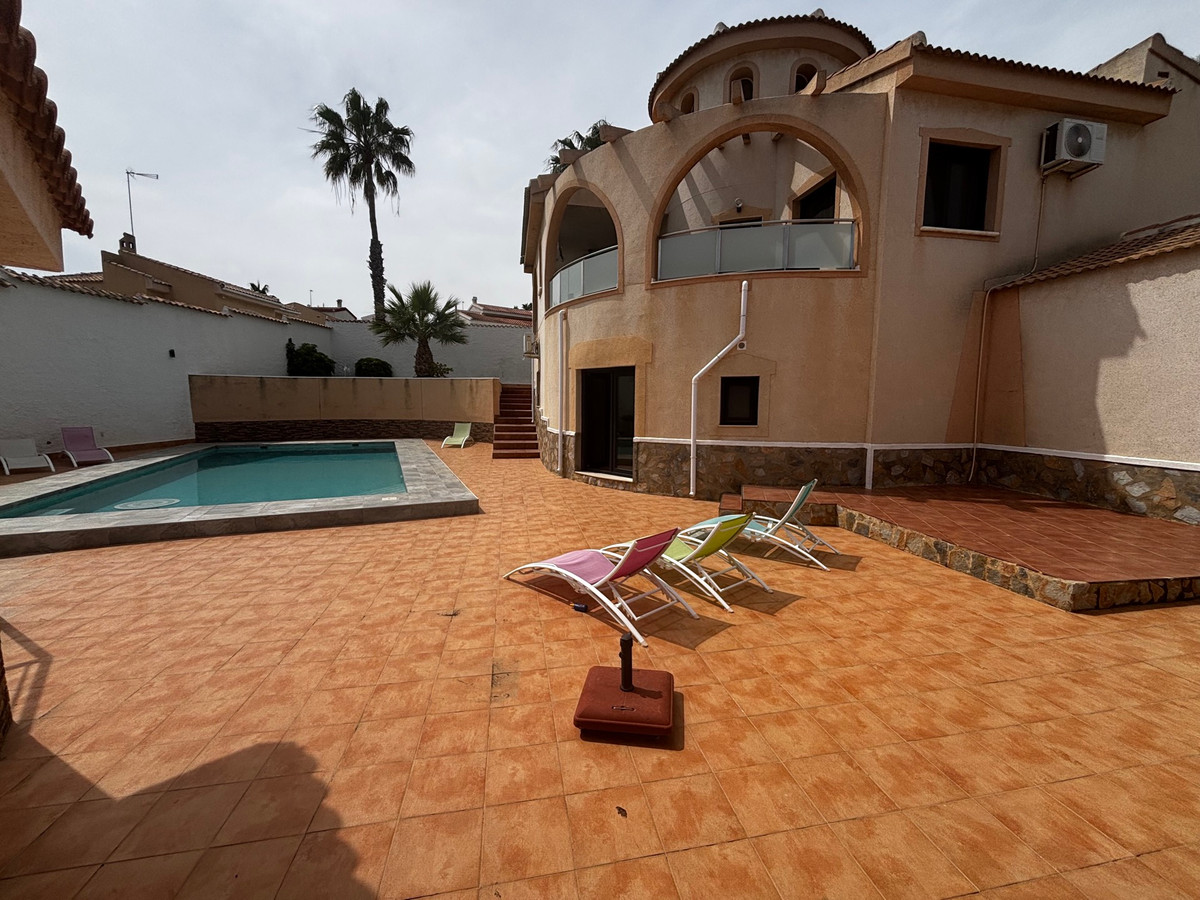 Se vende Villa - Chalet de 4 dormitorios en Costa Blanca, Alicante, España