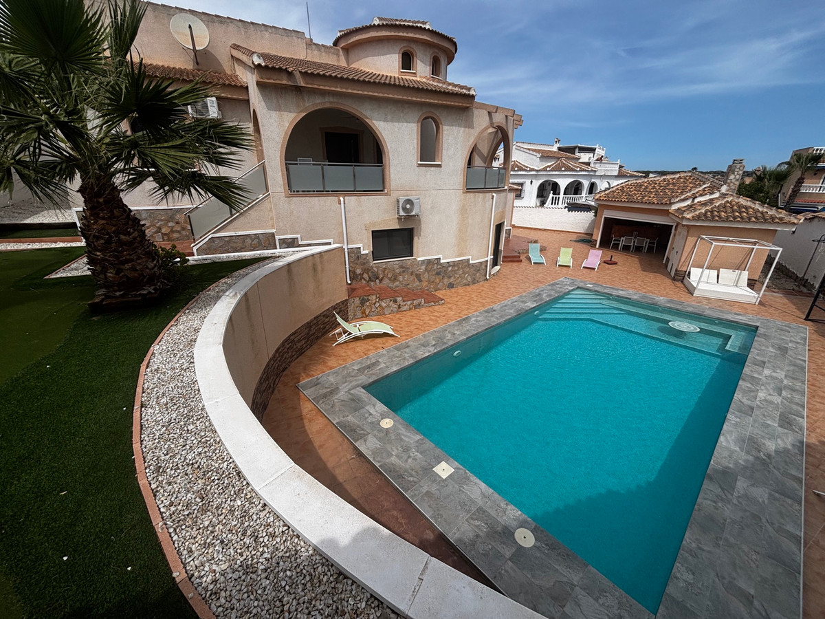 Se vende Villa - Chalet de 4 dormitorios en Costa Blanca, Alicante, España